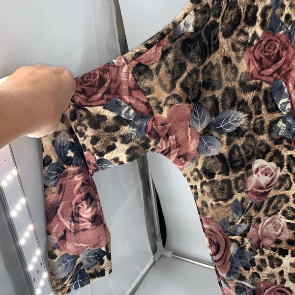 Entro Animal Print & Floral Oversized Front Tie - Picture 5 of 6